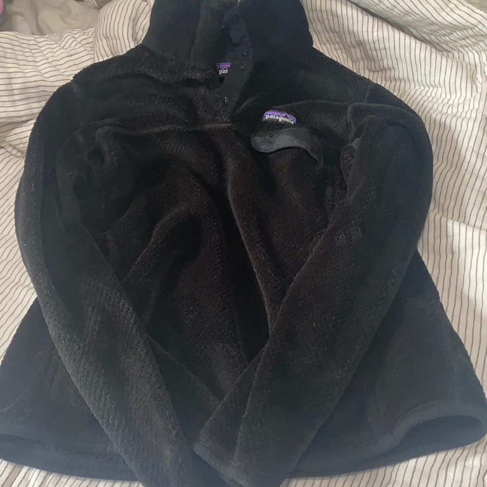 Black Patagonia pullover